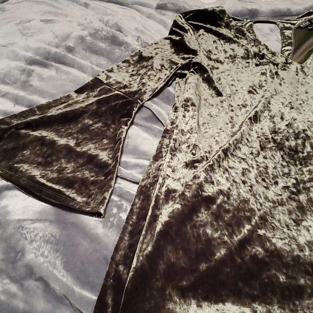 Olive Green Velvet Dress W/Bell Sleeves Sz XL